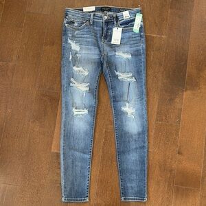 Judy Blue medium to dark wash Skinny Jeans Distressed